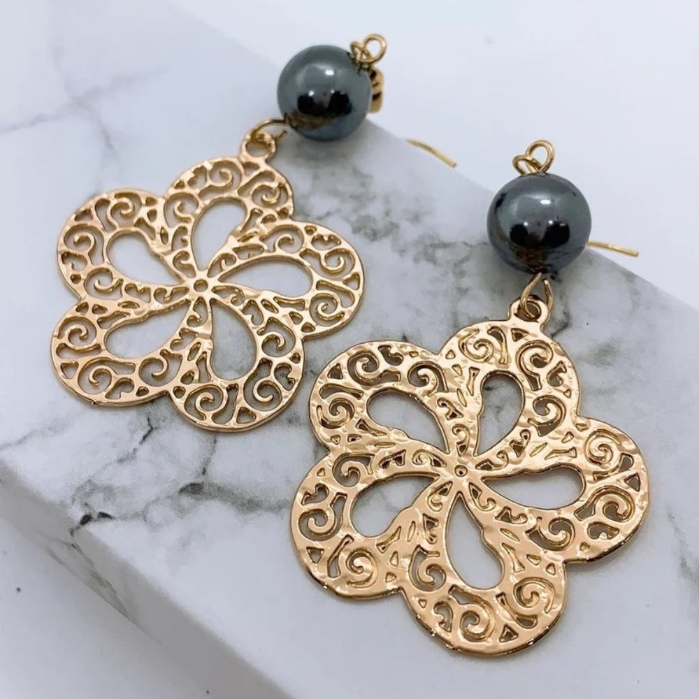 Spiral Tiare Flower pearl earrings